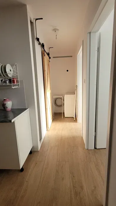 Pokój 2 pokojowym mieszkaniu