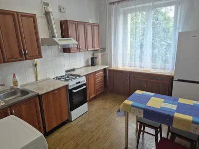 Bezpośrednio wynajmę jasne mieszkanie (dodatkowo ogrzewany garaż) ul. Szaserów