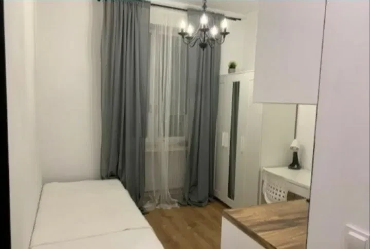 Piękna kawalerka 25 m² w kamienicy – świetlna lokalizacja w Warszawie - 1/5