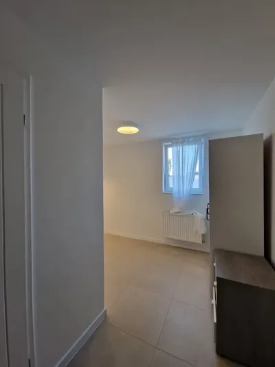 Kawalerka do wynajecia -komfortowe mieszkanie w swietnej lokalizacji - miniatura 5