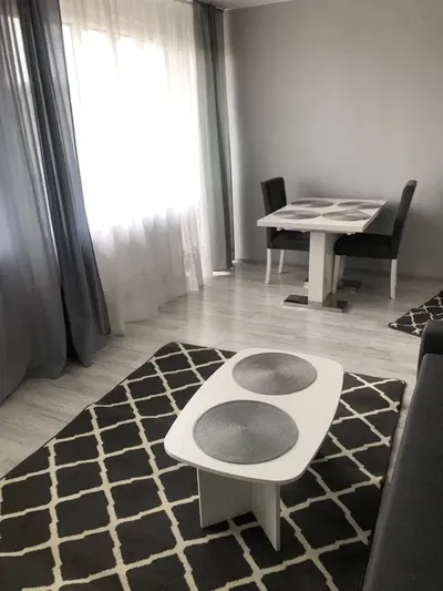 Mieszkanie na wynajem Gdynia centrum Srodmiejscie 2 lokoje balkon winda zadbane - miniatura 2