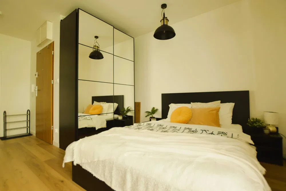 Kawalerka z balkonem w apartamentowcu na starym mieście - 1/8