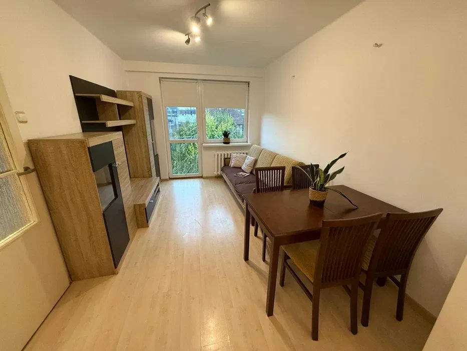 Przestronny pokój, blisko centrum miasta dla współlokatorki - 1/8