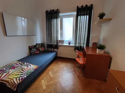 Ładny duży pokój dwuosobowy w mieszkaniu - ścisłe centrum Rzeszowa - miniatura 4