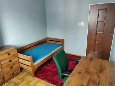 Pokój jednoosobowy z balkonem - dom w spokojnej okolicy blisko centrum | Osiedle Mieszka I - miniatura 3