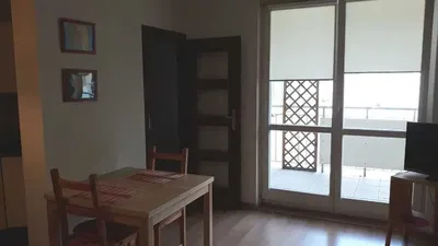 Przytulna kawalerka z balkonem przy stacji metra Kondratowicza (M2) - miniatura 3