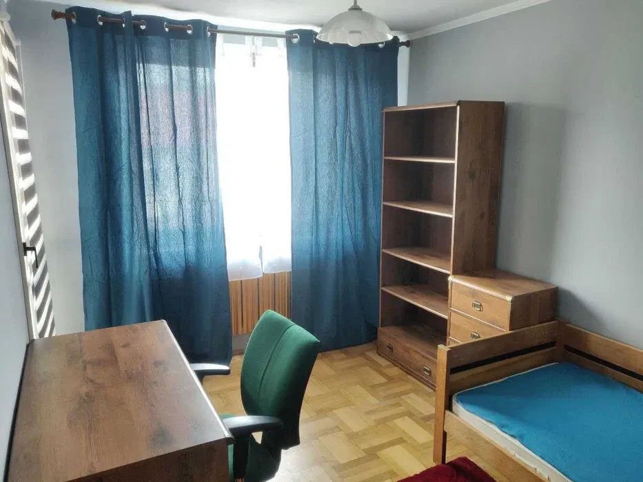 Pokój jednoosobowy z balkonem - dom w spokojnej okolicy blisko centrum | Osiedle Mieszka I - 1/3