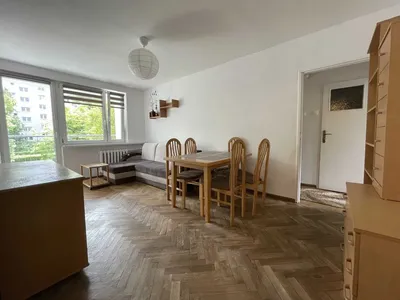 Ładne 4-pokojowe mieszkanie o pow. 55 m2 w spokojnej, zielonej części warszawskiej Woli przy ulicy Anielewicza
