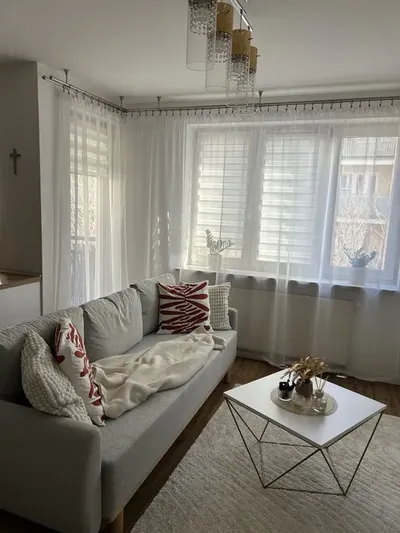 Mieszkanie 2 pokoje, balkon, wspaniała komunikacja, tramwaj, sklepy - miniatura 2