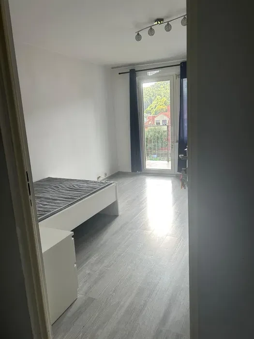 Pokój w Gdyni Cisowej z balkonem bez dodatkowych opłat - 1/7