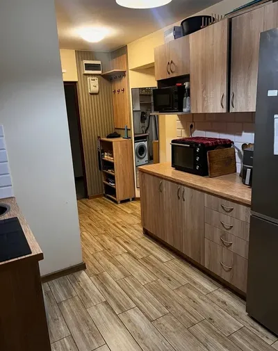 Room in Sady Żoliborskie with a balcony, close to Arkadia. 3-month contract with the possibility of extension. - miniatura 4