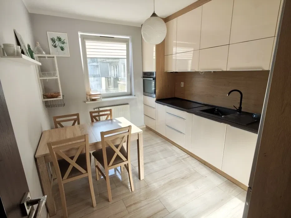 55 m² | 2 pokoje + osobna kuchnia | klimatyzacja | balkon | parking | Czyżyny - 1/8