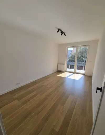 Nowe Mieszkanie 2 oddzielne pokoje 45 m2 Praga Południe Jana Nowaka Jeziorańskiego 13 Garaż Warszawa - miniatura 2
