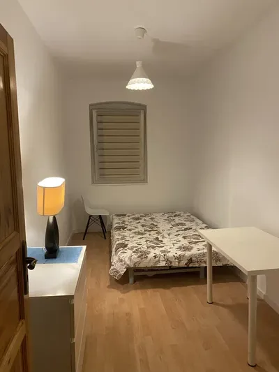 Spacious Room for Rent near bus station