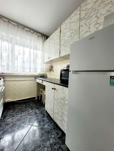 Ładny pokój jednoosobowy - miniatura 3