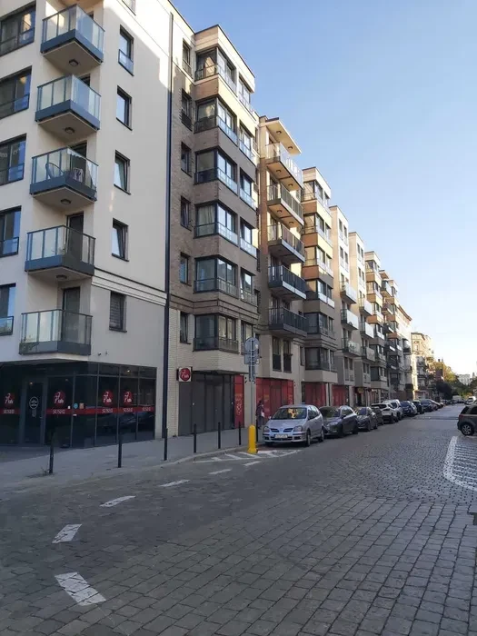 Mieszkanie w apartamentowcu z miejscem postojowym i balkonem - 1/8