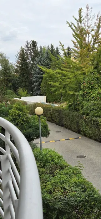 Wynajmę piękną kawalerkę z oddzielną sypialnią i podziemnym garażem - miniatura 5