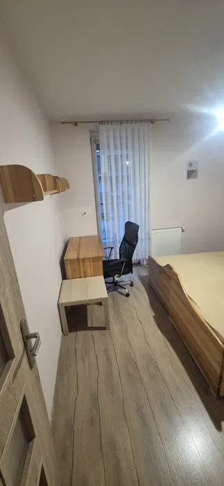 Pokój jednoosobowy lub dwuosobowy z balkonem