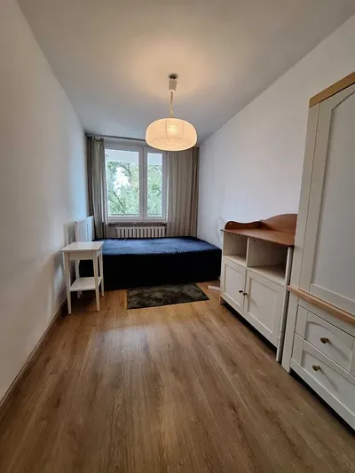 Wynajmę dwupokojowe, ciche, jasne mieszkanie 1 min. pieszo od stacji metra Trocka - miniatura 5