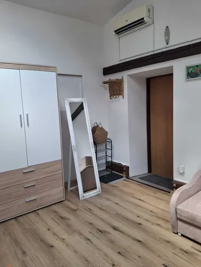Wynajmę mieszkanie - studio na poddaszu Kraków ul.Długa - miniatura 3