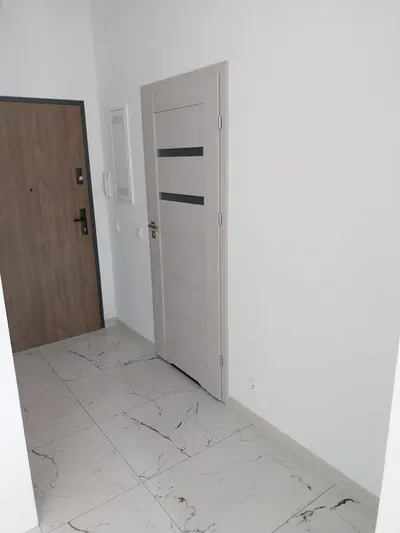 Wynajmę mieszkanie Nowe do własnej aranżacji salon z kuchnią-pokój-łazienka 40-m2. - miniatura 3