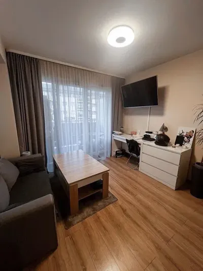Przestronna kawalerka do wynajęcia - miniatura 2
