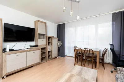Wynajmę przestronną kawalerkę 37 mkw - z balkonem i oddzielną kuchnią. Bezpośrednio.