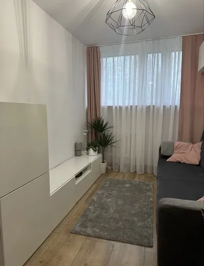 Pokój w mieszkaniu 2 pokojowym - miniatura 2