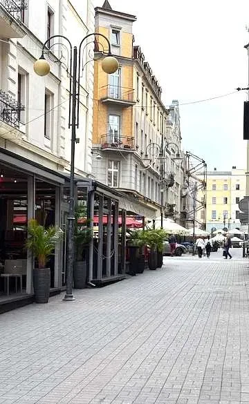 klimatyczna kawalerka obok Rynku w Katowicach, wydzielona sypialnia - 1/7