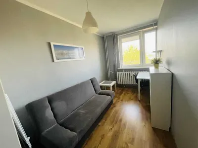 Chrobrego 11a, przy przystanku, duży pokój