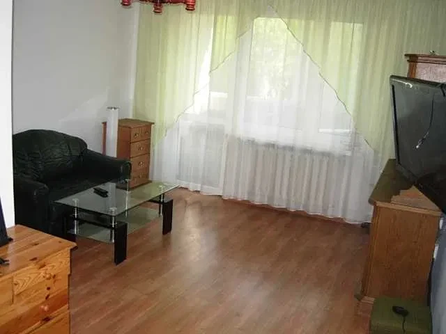 Pokój z kuchnią 34m2, oszklony balkon. - 1/8