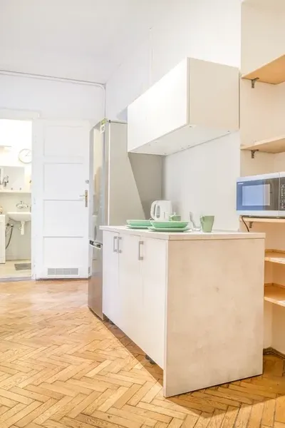 Duży pokój (18m2) w czteropokojowym mieszkaniu blisko Galerii Kazimierz - miniatura 4