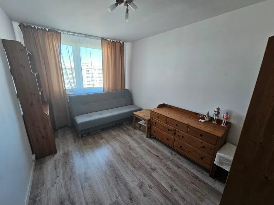 Wynajmę mieszkanie 4- pokojowe - 1/8