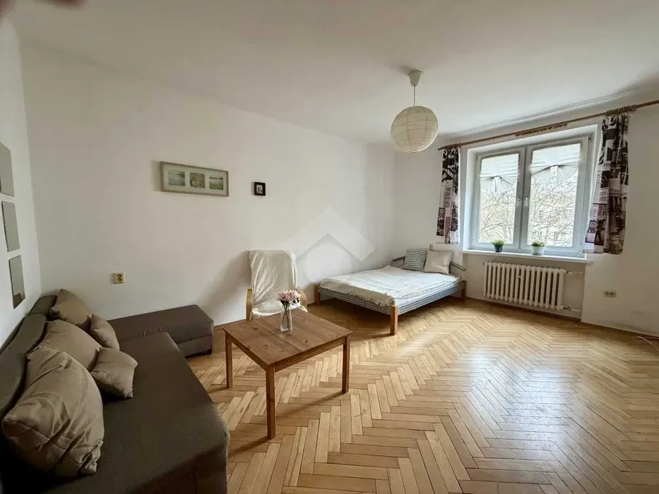 Przestronna kawalerka z osobną kuchnią-Bronowice - 1/8