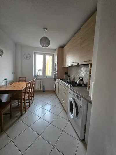 Mieszkanie przy metrze, 53m2, dwa pokoje, duża kuchnia - miniatura 2
