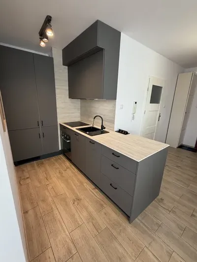 50 m2 ul Stawowa kolo Galerii Bronowice z ogrodkiem i miejscem postojowym - miniatura 2