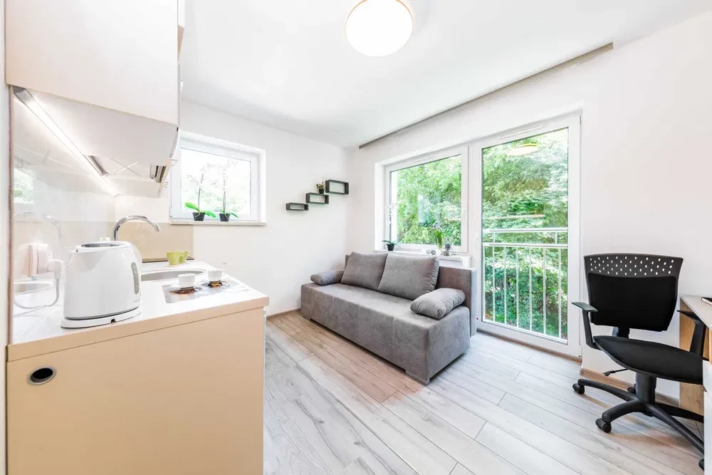 Mieszkaj sam – prywatny wyposażony i umeblowany miniapartament kilka minut od uczelni w Katowicach , prywatność i komfort na studiach , cisza spokój - 1/8