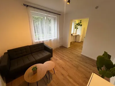 Tani czynsz, wyremontowane 2 pokoje, blisko centrum Kato, parking, sklepy, CO, internet - miniatura 2