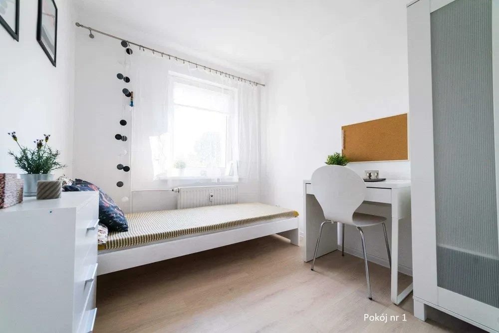 Pokój jednoosobowy dla Studenta lub Studentki | 18 sierpnia Katowice - 1/3