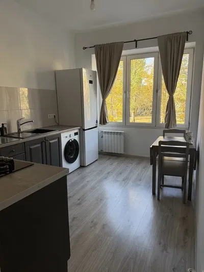 Kawalera pokój z osobną kuchnią wszystko nowe - miniatura 4