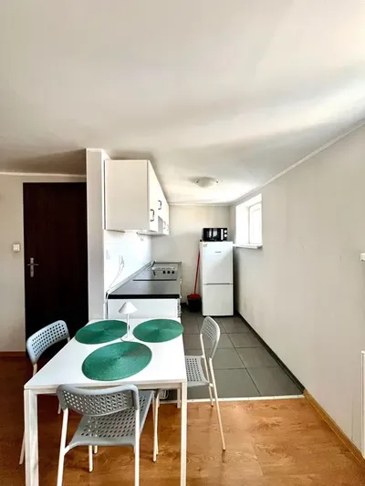 Duża kawalerka blisko C.H Avenida i PKP - miniatura 5