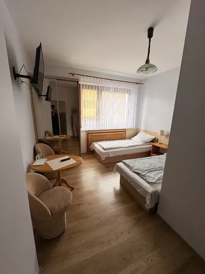 BEZ DODATKOWYCH OPŁAT Pokoje dla studentow i osob pracujacych z prywatnymi lazienkami, 150m od plazy - miniatura 4