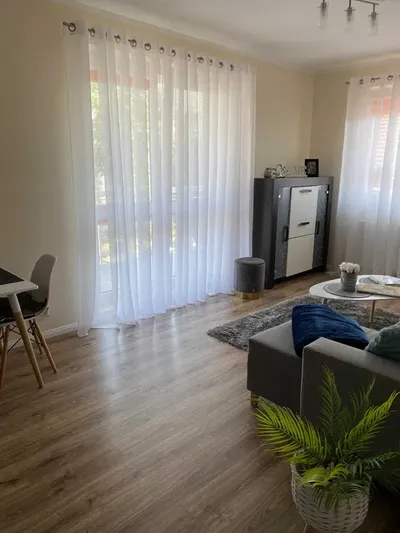 Mieszkanie 46m2. Osiedle Winnica. Balkon około 20m2 z częściowo widokiem na Wisłę. - miniatura 5