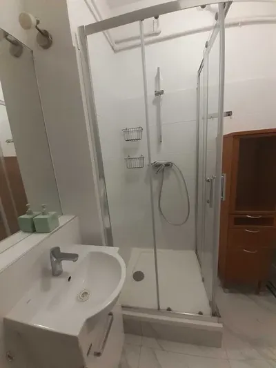 Cicha, klimatyczna kawalerka przy Placu Zbawiciela. - miniatura 5