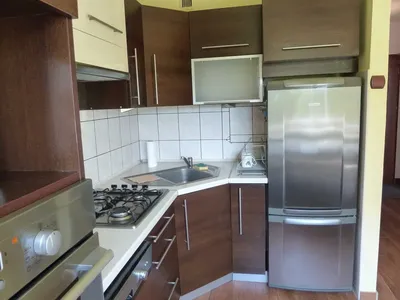 Właściciel wynajmie kawalerkę, duży balkon, osobna kuchnia - miniatura 4