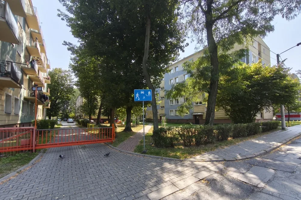 Dwupokojowe z balkonem 2 piętro, zamykany parking - 1/8