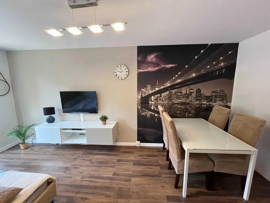 Wynajmę dwa pokoje pokój w mieszkaniu dwupokojowym - 1/8