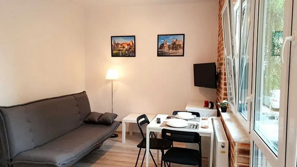 Wynajem kawalerka 20m2 dobry standard Kraków Rakowicka - 1/8