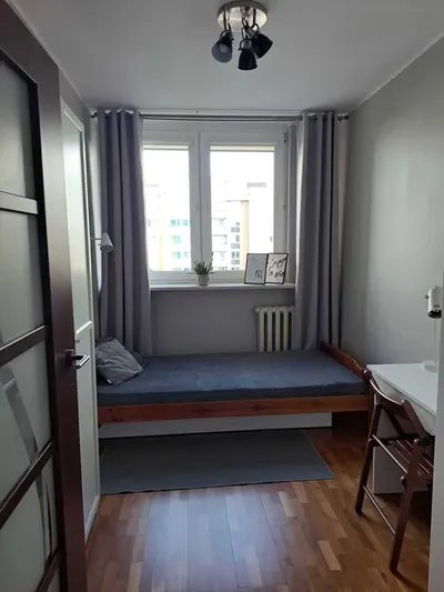 Blisko metra, AWF i UKSW — przytulny pokój w 3‑pokojowym mieszkaniu, ul. Klaudyny (Bielany)
