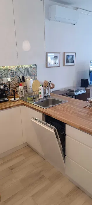 Piękna duża kawalerka z balkonem ! - miniatura 4